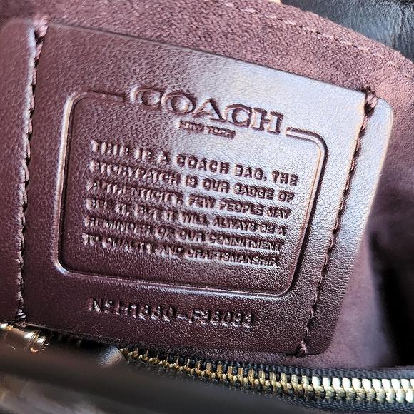 Coach Crossbody/Shoulder Debossed Sig Pat Lth MnTta - Picture 7 of 7